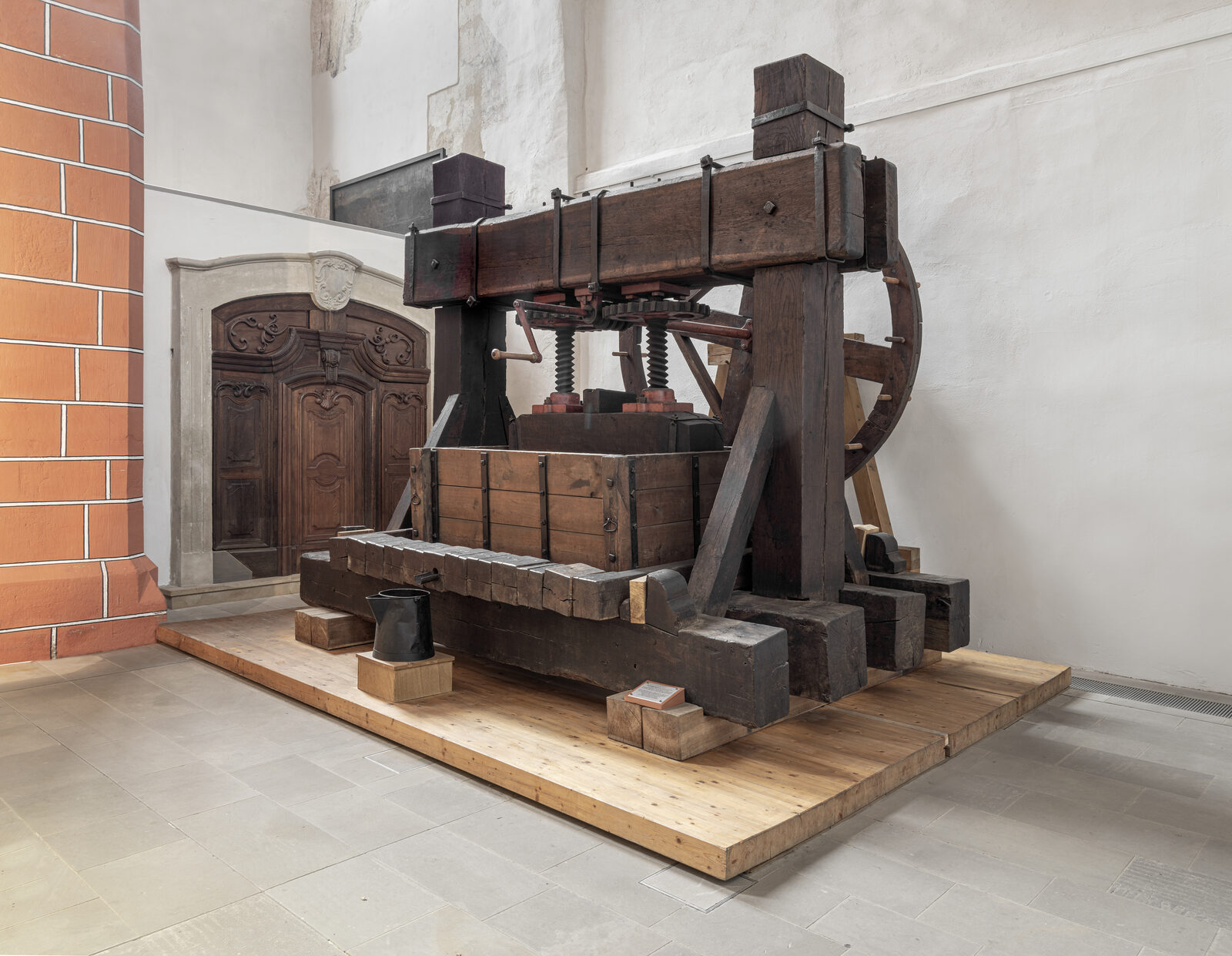 Historische hölzerne Presse von 1631 im Stadtmuseum Meißen