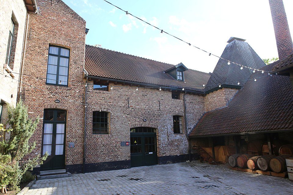 Nationaal Jenevermuseum Hasselt - binnenkoer